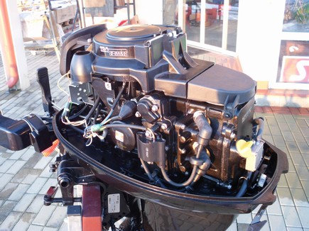 Lodní motor design by Yamaha 9,9 a 15